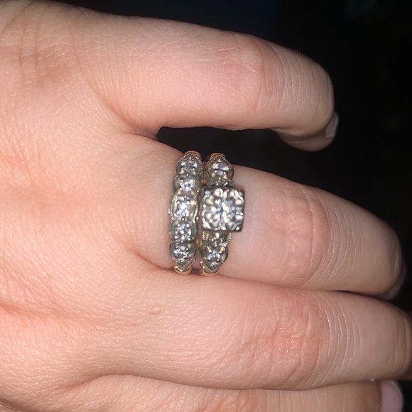 Jewelry - 14kt gold Diamond ring size 7